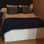 Quarto Aconchegante Com Janela E Vista Para Cidade Lisbon