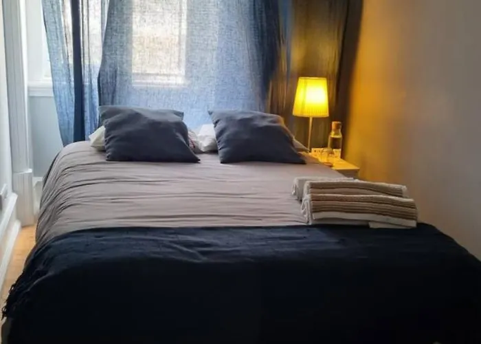 ホームステイ Quarto Aconchegante Com Janela E Vista Para Cidade