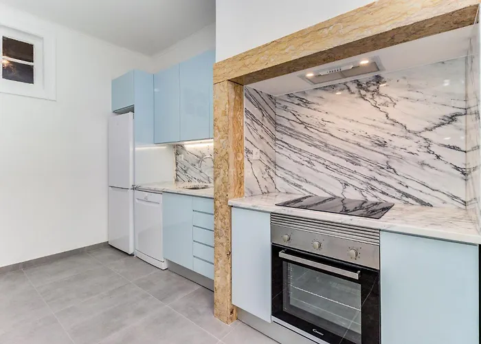 Quarto Aconchegante Com Janela E Vista Para Cidade リスボン