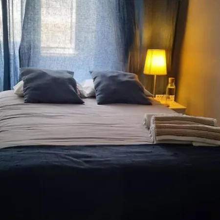 Privatunterkunft Quarto Aconchegante Com Janela E Vista Para Cidade