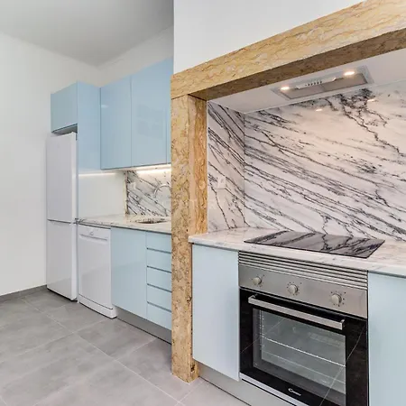 Quarto Aconchegante Com Janela E Vista Para Cidade Lizbona