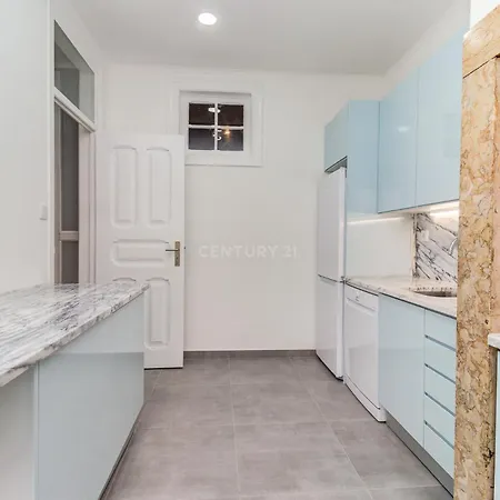 Quarto Aconchegante Com Janela E Vista Para Cidade Δωμάτια σε οικογενειακή κατοικία *