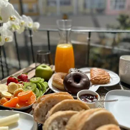 Δωμάτια σε οικογενειακή κατοικία Quarto Aconchegante Com Janela E Vista Para Cidade Lisboa