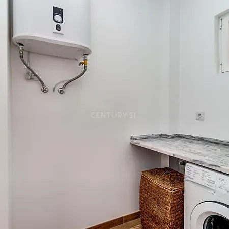 Quarto Aconchegante Com Janela E Vista Para Cidade Privatunterkunft Lissabon